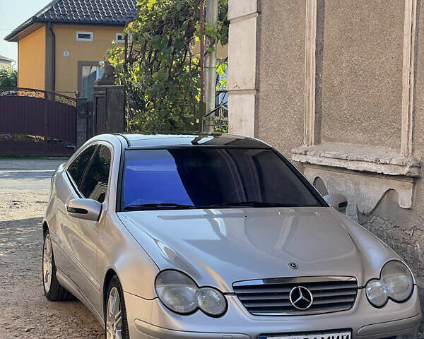 Серый Мерседес Ц-Класс, объемом двигателя 2 л и пробегом 275 тыс. км за 4900 $, фото 4 на Automoto.ua