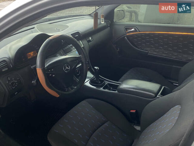 Серый Мерседес Ц-Класс, объемом двигателя 2 л и пробегом 420 тыс. км за 2999 $, фото 11 на Automoto.ua