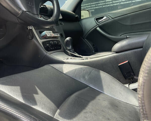 Серый Мерседес Ц-Класс, объемом двигателя 2 л и пробегом 275 тыс. км за 4900 $, фото 10 на Automoto.ua