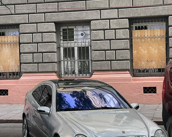 Мерседес Ц-Клас 2002 у Львові на Automoto.ua Сірий Мерседес Ц-Клас, об'ємом двигуна 2 л та пробігом 275 тис. км за 4500 $, фото 6 на Automoto.ua