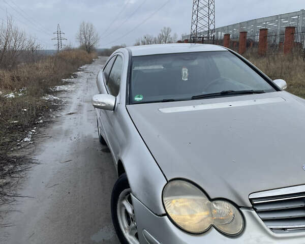Сірий Мерседес Ц-Клас, об'ємом двигуна 2 л та пробігом 300 тис. км за 3000 $, фото 8 на Automoto.ua