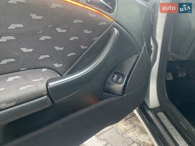 Серый Мерседес Ц-Класс, объемом двигателя 2 л и пробегом 420 тыс. км за 2999 $, фото 13 на Automoto.ua