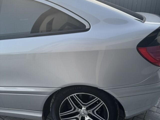 Мерседес Ц-Класс 2003 в Тернополе на Automoto.ua Серый Мерседес Ц-Класс, объемом двигателя 2.1 л и пробегом 260 тыс. км за 5050 $, фото 2 на Automoto.ua