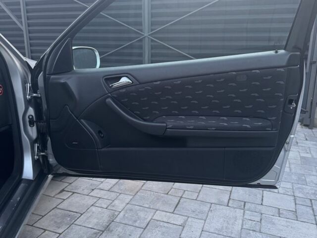 Мерседес Ц-Класс 2003 в Тернополе на Automoto.ua Серый Мерседес Ц-Класс, объемом двигателя 2.1 л и пробегом 260 тыс. км за 5050 $, фото 7 на Automoto.ua