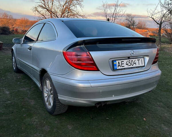 Серый Мерседес Ц-Класс, объемом двигателя 1.8 л и пробегом 450 тыс. км за 5200 $, фото 2 на Automoto.ua