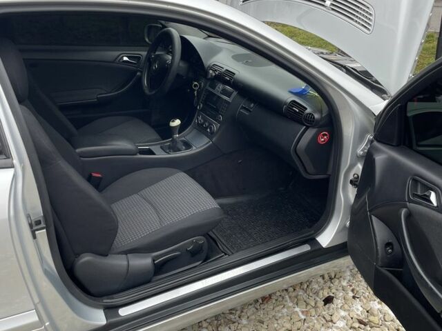 Серый Мерседес Ц-Класс, объемом двигателя 1.8 л и пробегом 254 тыс. км за 5450 $, фото 4 на Automoto.ua