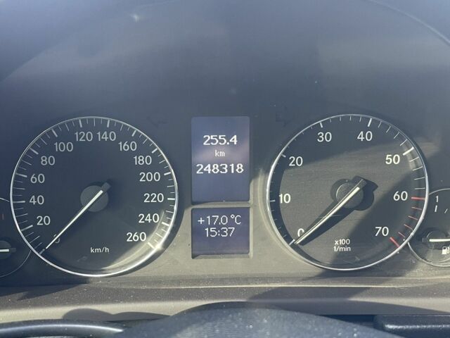 Серый Мерседес Ц-Класс, объемом двигателя 1.8 л и пробегом 250 тыс. км за 5000 $, фото 4 на Automoto.ua