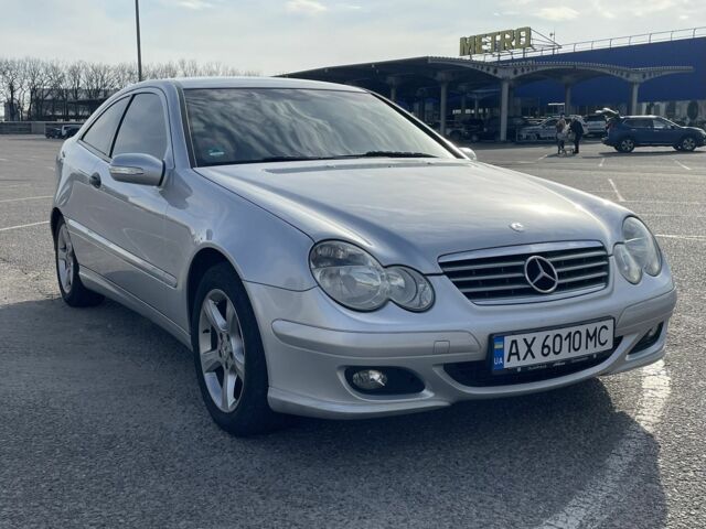 Серый Мерседес Ц-Класс, объемом двигателя 1.8 л и пробегом 250 тыс. км за 5000 $, фото 3 на Automoto.ua