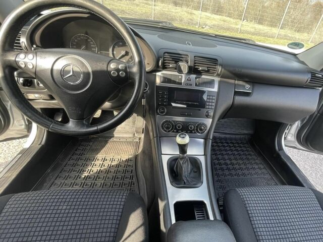 Серый Мерседес Ц-Класс, объемом двигателя 1.8 л и пробегом 250 тыс. км за 5000 $, фото 6 на Automoto.ua