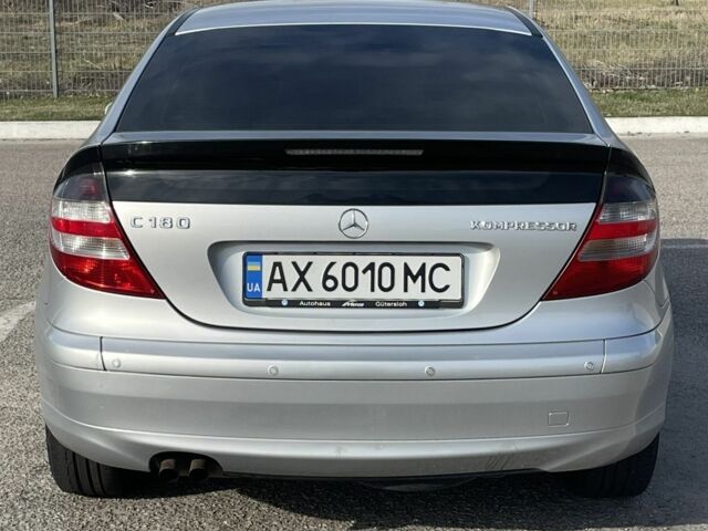 Серый Мерседес Ц-Класс, объемом двигателя 1.8 л и пробегом 250 тыс. км за 5000 $, фото 1 на Automoto.ua