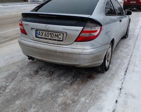 Серый Мерседес Ц-Класс, объемом двигателя 1.8 л и пробегом 250 тыс. км за 5000 $, фото 1 на Automoto.ua