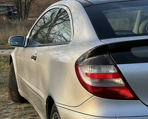 Серый Мерседес Ц-Класс, объемом двигателя 1.8 л и пробегом 195 тыс. км за 6000 $, фото 3 на Automoto.ua