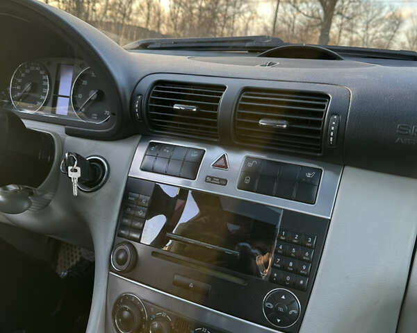 Серый Мерседес Ц-Класс, объемом двигателя 1.8 л и пробегом 195 тыс. км за 6000 $, фото 9 на Automoto.ua