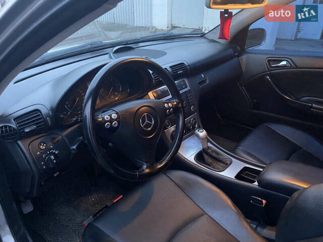 Сірий Мерседес Ц-Клас, об'ємом двигуна 2.2 л та пробігом 257 тис. км за 5999 $, фото 7 на Automoto.ua