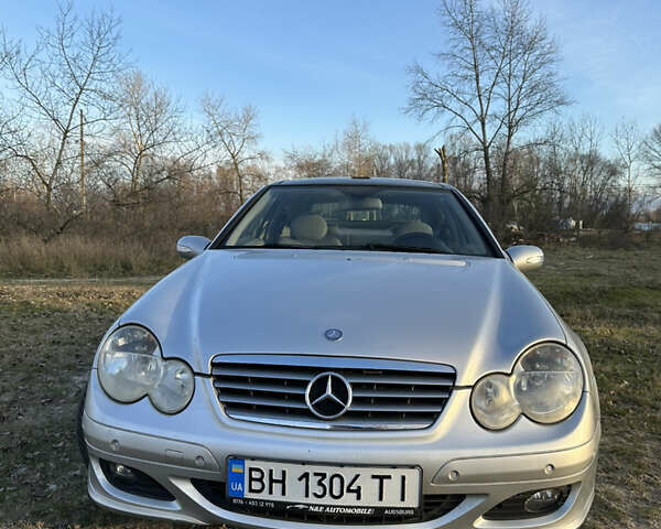 Серый Мерседес Ц-Класс, объемом двигателя 1.8 л и пробегом 195 тыс. км за 6000 $, фото 1 на Automoto.ua