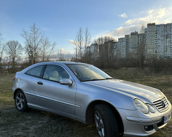 Серый Мерседес Ц-Класс, объемом двигателя 1.8 л и пробегом 195 тыс. км за 6000 $, фото 2 на Automoto.ua