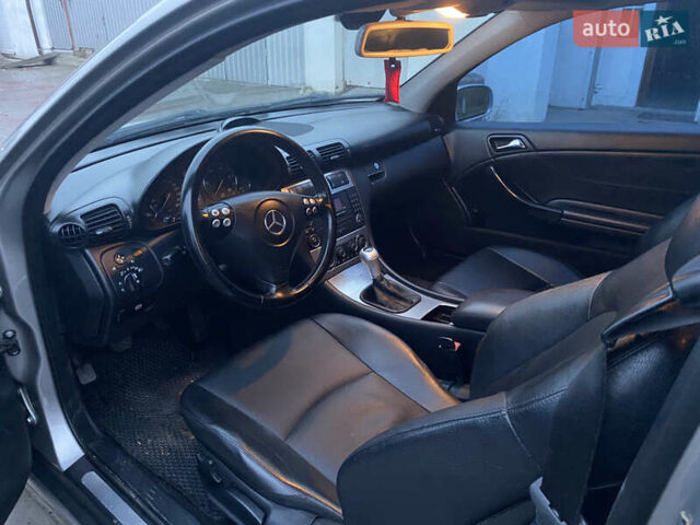 Сірий Мерседес Ц-Клас, об'ємом двигуна 2.2 л та пробігом 257 тис. км за 5999 $, фото 5 на Automoto.ua