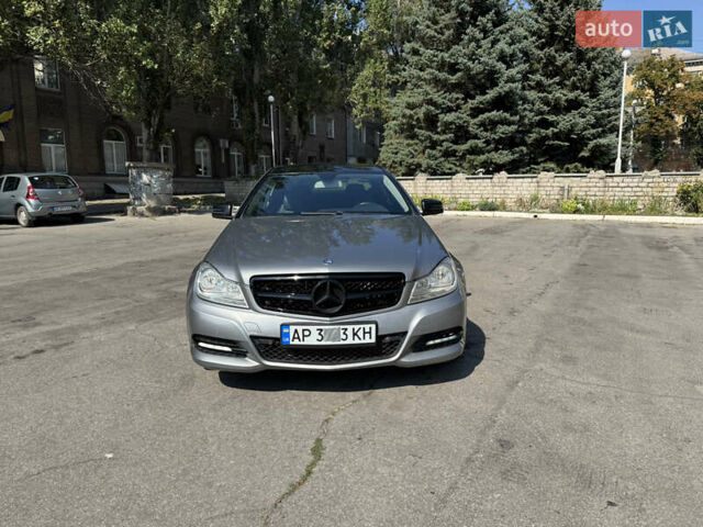 Сірий Мерседес Ц-Клас, об'ємом двигуна 2.2 л та пробігом 233 тис. км за 12900 $, фото 9 на Automoto.ua