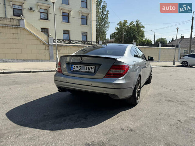 Сірий Мерседес Ц-Клас, об'ємом двигуна 2.2 л та пробігом 233 тис. км за 12900 $, фото 4 на Automoto.ua