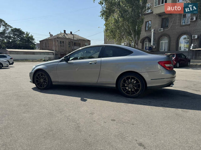 Сірий Мерседес Ц-Клас, об'ємом двигуна 2.2 л та пробігом 233 тис. км за 12900 $, фото 6 на Automoto.ua