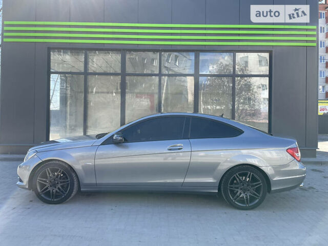 Серый Мерседес Ц-Класс, объемом двигателя 2.1 л и пробегом 264 тыс. км за 11900 $, фото 3 на Automoto.ua