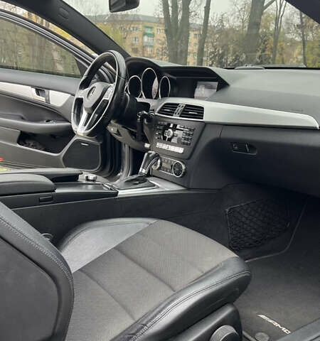 Серый Мерседес Ц-Класс, объемом двигателя 1.8 л и пробегом 260 тыс. км за 13500 $, фото 16 на Automoto.ua