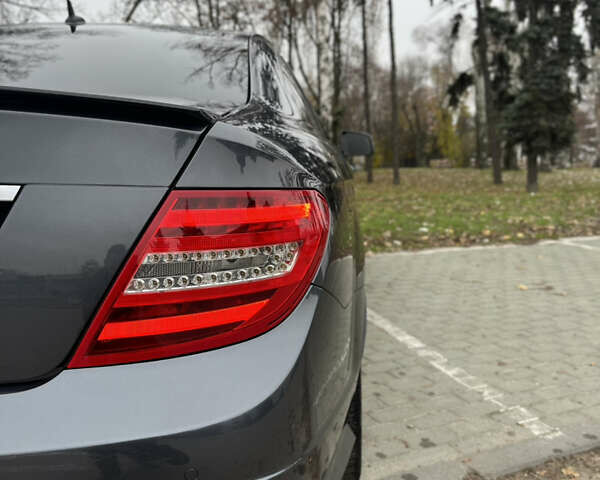 Серый Мерседес Ц-Класс, объемом двигателя 1.8 л и пробегом 260 тыс. км за 13500 $, фото 11 на Automoto.ua