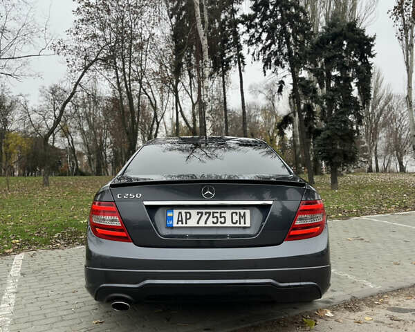 Серый Мерседес Ц-Класс, объемом двигателя 1.8 л и пробегом 260 тыс. км за 13500 $, фото 9 на Automoto.ua