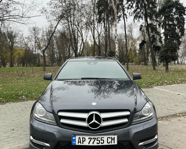 Серый Мерседес Ц-Класс, объемом двигателя 1.8 л и пробегом 260 тыс. км за 13500 $, фото 3 на Automoto.ua
