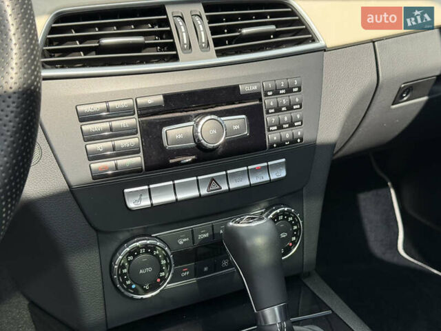 Сірий Мерседес Ц-Клас, об'ємом двигуна 2.14 л та пробігом 132 тис. км за 18000 $, фото 35 на Automoto.ua