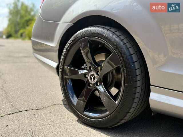 Сірий Мерседес Ц-Клас, об'ємом двигуна 2.14 л та пробігом 132 тис. км за 18000 $, фото 16 на Automoto.ua