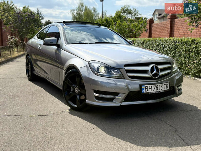 Сірий Мерседес Ц-Клас, об'ємом двигуна 2.14 л та пробігом 132 тис. км за 18000 $, фото 7 на Automoto.ua
