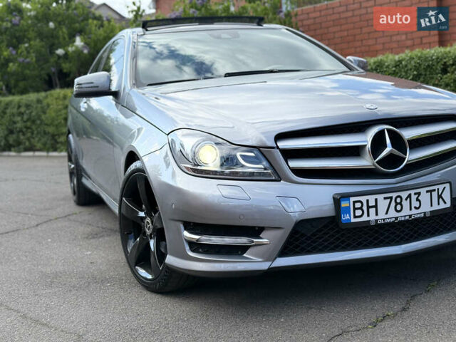 Сірий Мерседес Ц-Клас, об'ємом двигуна 2.14 л та пробігом 132 тис. км за 18000 $, фото 4 на Automoto.ua