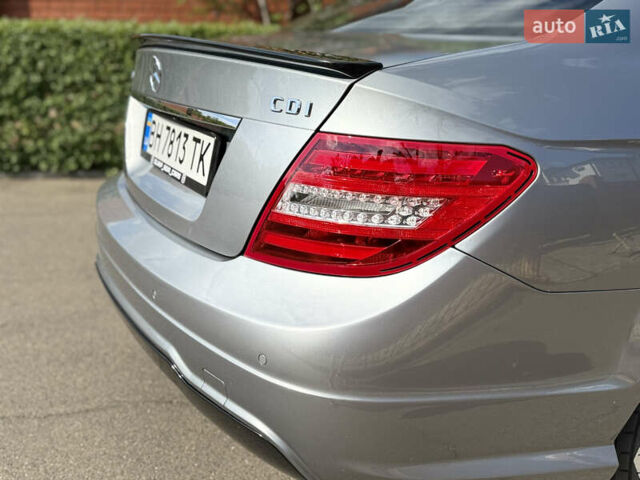 Сірий Мерседес Ц-Клас, об'ємом двигуна 2.14 л та пробігом 132 тис. км за 18000 $, фото 15 на Automoto.ua