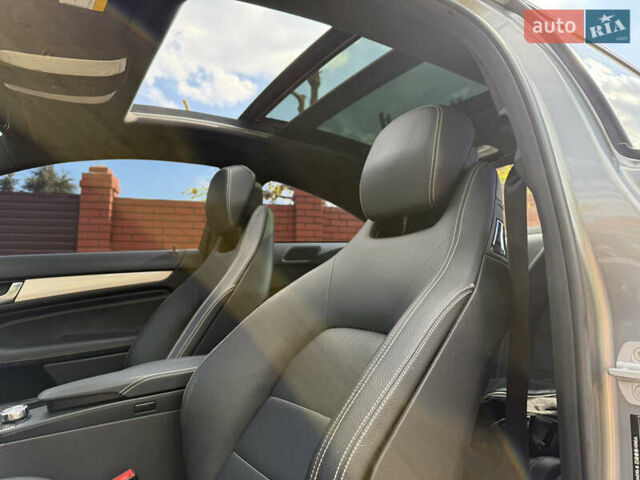 Сірий Мерседес Ц-Клас, об'ємом двигуна 2.14 л та пробігом 132 тис. км за 18000 $, фото 30 на Automoto.ua