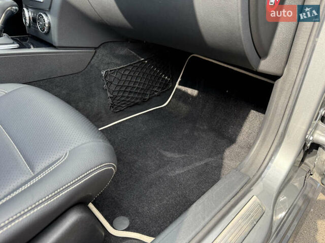 Сірий Мерседес Ц-Клас, об'ємом двигуна 2.14 л та пробігом 132 тис. км за 18000 $, фото 39 на Automoto.ua