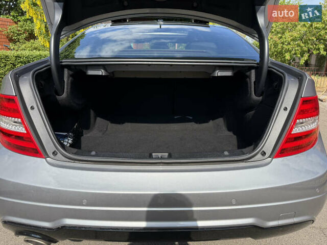 Сірий Мерседес Ц-Клас, об'ємом двигуна 2.14 л та пробігом 132 тис. км за 18000 $, фото 41 на Automoto.ua