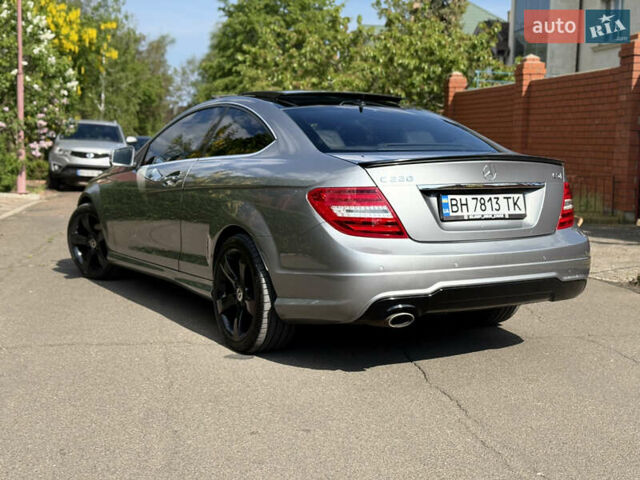 Сірий Мерседес Ц-Клас, об'ємом двигуна 2.14 л та пробігом 132 тис. км за 18000 $, фото 12 на Automoto.ua