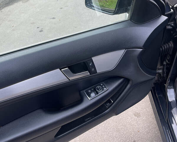 Серый Мерседес Ц-Класс, объемом двигателя 1.6 л и пробегом 231 тыс. км за 12800 $, фото 10 на Automoto.ua