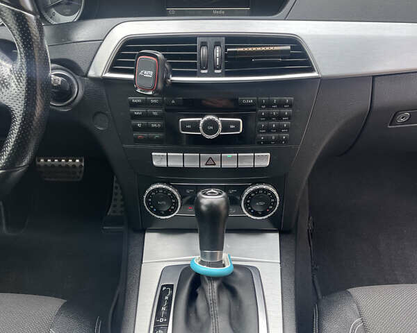 Серый Мерседес Ц-Класс, объемом двигателя 1.6 л и пробегом 231 тыс. км за 12800 $, фото 16 на Automoto.ua