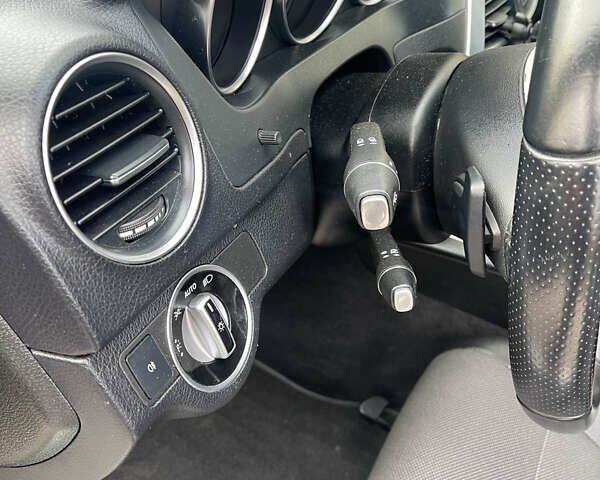 Серый Мерседес Ц-Класс, объемом двигателя 1.6 л и пробегом 231 тыс. км за 12800 $, фото 17 на Automoto.ua