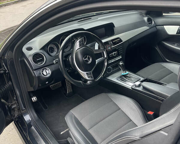 Серый Мерседес Ц-Класс, объемом двигателя 1.6 л и пробегом 231 тыс. км за 12800 $, фото 8 на Automoto.ua