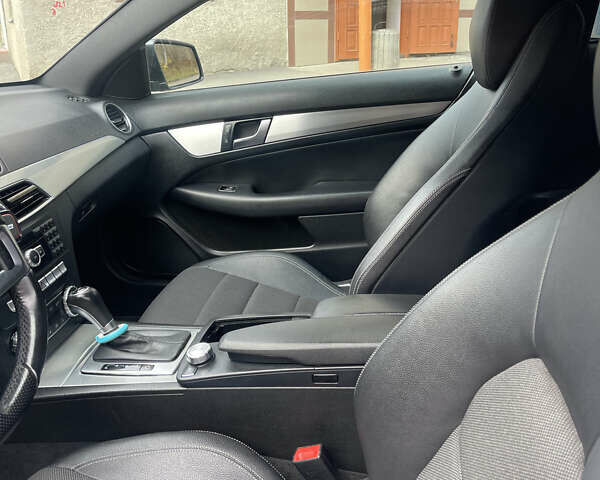 Серый Мерседес Ц-Класс, объемом двигателя 1.6 л и пробегом 231 тыс. км за 12800 $, фото 9 на Automoto.ua