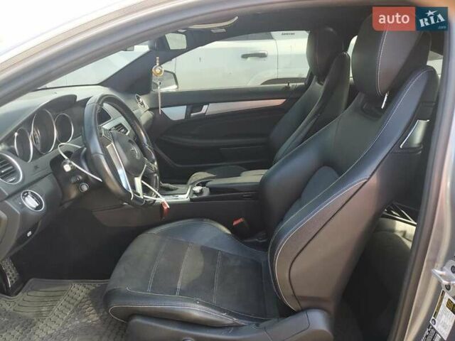 Сірий Мерседес Ц-Клас, об'ємом двигуна 1.8 л та пробігом 111 тис. км за 2000 $, фото 6 на Automoto.ua