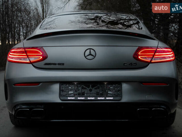 Серый Мерседес Ц-Класс, объемом двигателя 3 л и пробегом 108 тыс. км за 33000 $, фото 2 на Automoto.ua