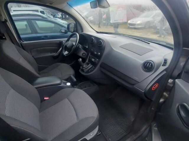 Серый Мерседес Ц-Класс, объемом двигателя 1.5 л и пробегом 260 тыс. км за 7500 $, фото 3 на Automoto.ua