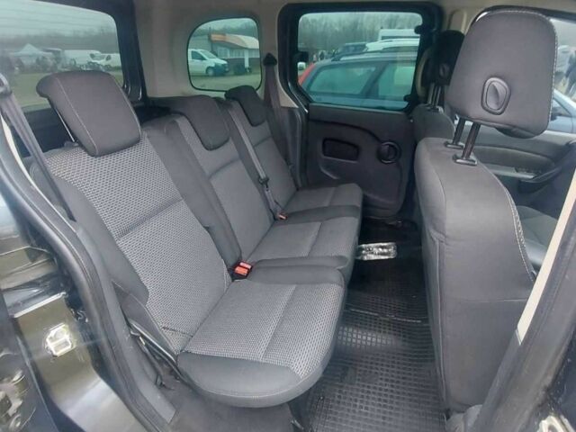 Серый Мерседес Ц-Класс, объемом двигателя 1.5 л и пробегом 260 тыс. км за 7500 $, фото 2 на Automoto.ua