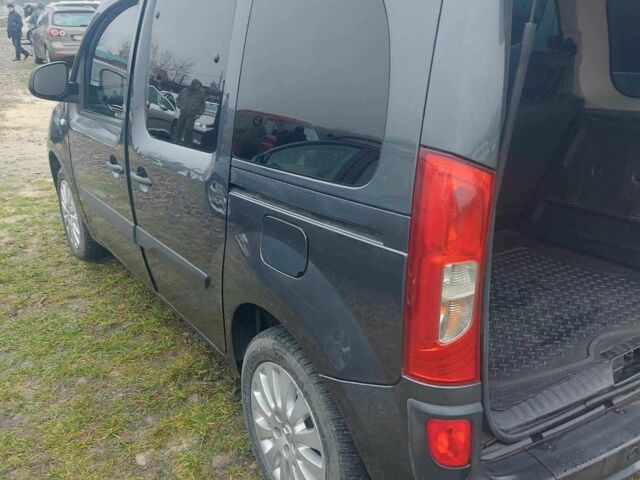 Серый Мерседес Ц-Класс, объемом двигателя 1.5 л и пробегом 260 тыс. км за 7500 $, фото 4 на Automoto.ua