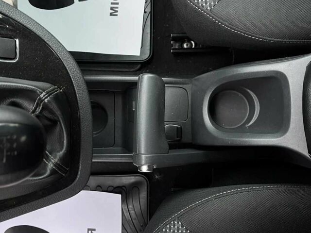 Сірий Мерседес Ц-Клас, об'ємом двигуна 1.5 л та пробігом 156 тис. км за 10999 $, фото 13 на Automoto.ua