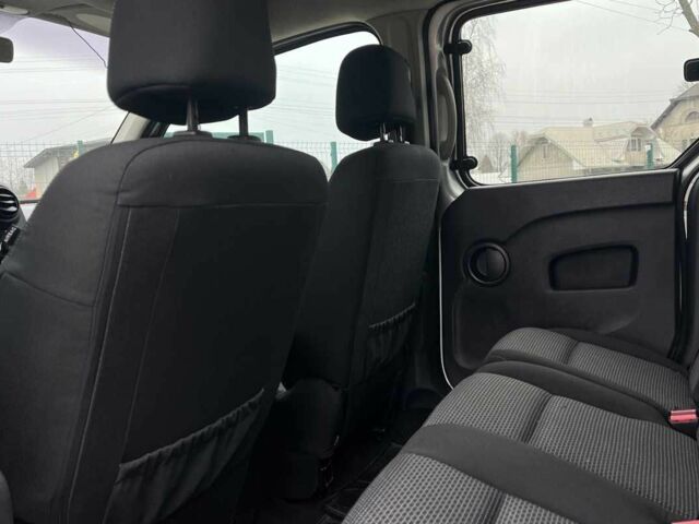 Сірий Мерседес Ц-Клас, об'ємом двигуна 1.5 л та пробігом 156 тис. км за 10999 $, фото 16 на Automoto.ua